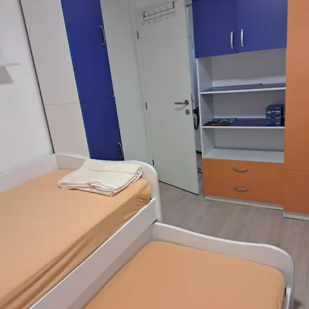 Chris Apartment19 Apartment *