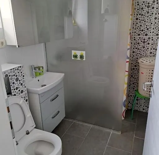 Chris Apartment19 Apartment *