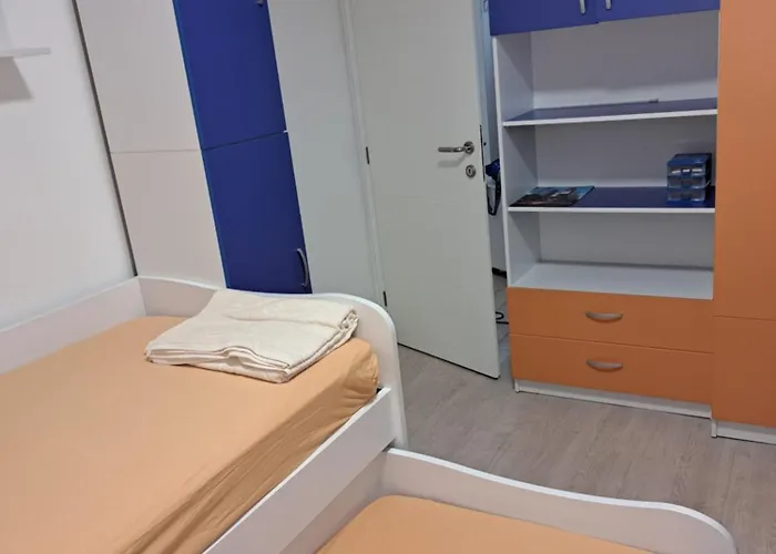 Chris Apartment19 Apartment *